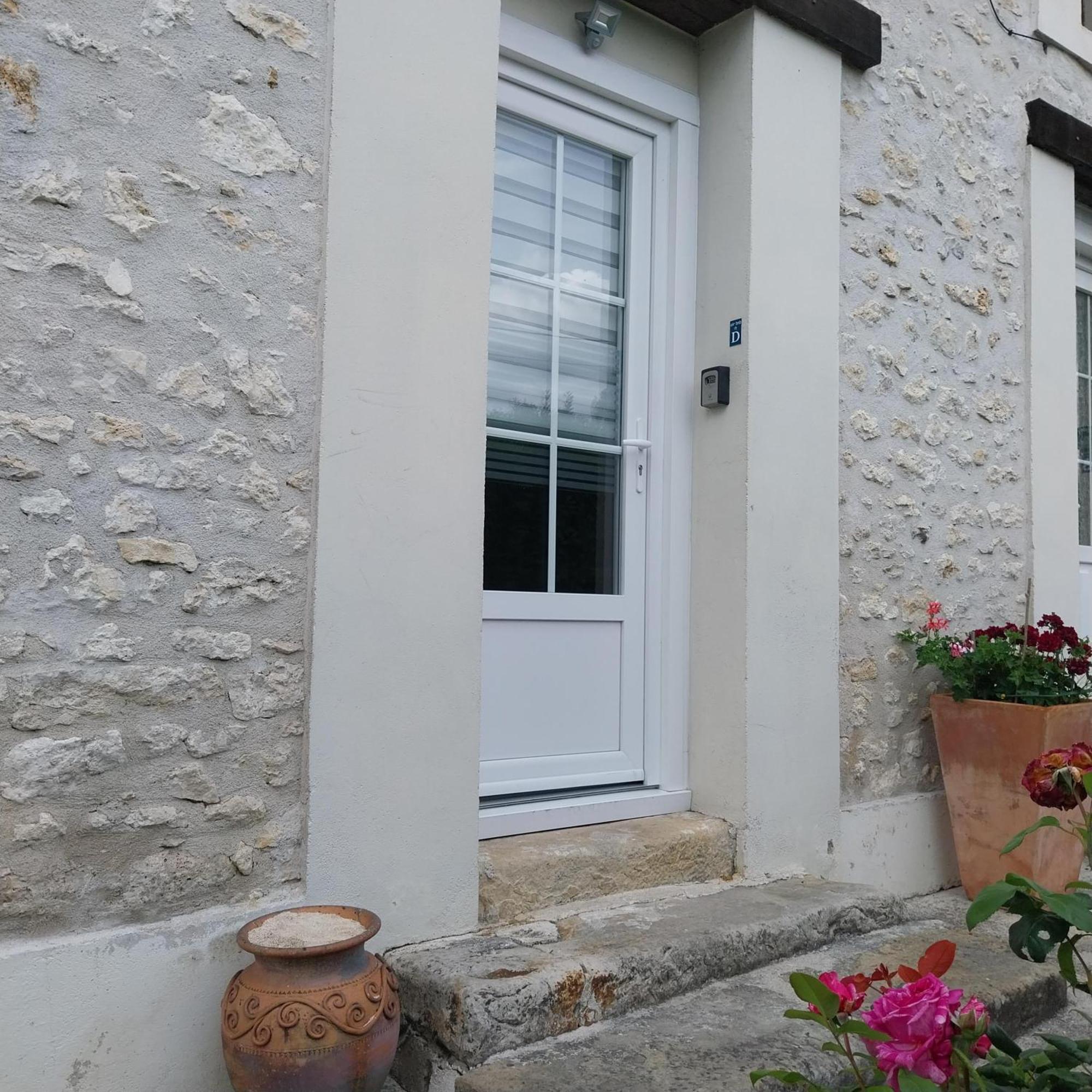 Gite Dans Une Ancienne Corps De Ferme D Provins Exteriér fotografie